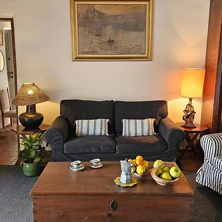 Margot - Authentic Sea View Countryside Appartement