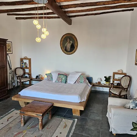 Margot - Authentic Sea View Countryside Apartment