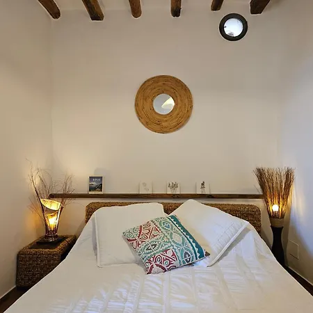 Margot - Authentic Sea View Countryside Apartment