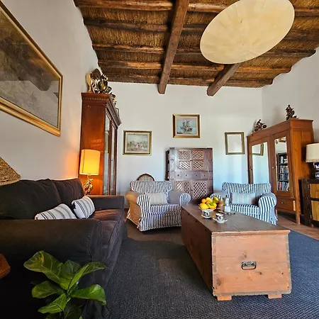 Margot - Authentic Sea View Countryside *